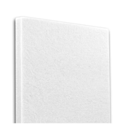 Pionowo ustawiony, pochłaniający biały poliestrowy panel akustyczny PET w rozmiarze 50x100cm i grubości 5cm, ujęty od frontu.