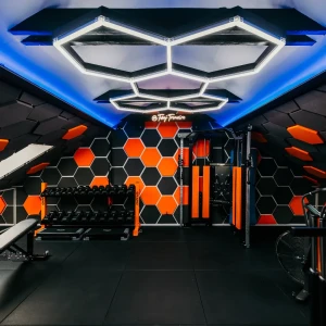 Aranżacja siłowni z panelami Bitmat PU Hexagon – zdjęcie 1
