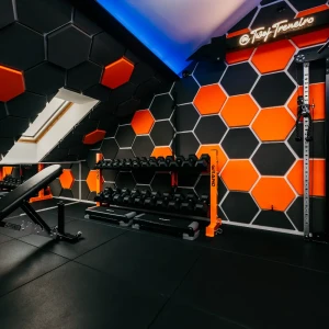 Aranżacja siłowni z panelami Bitmat PU Hexagon – zdjęcie 2