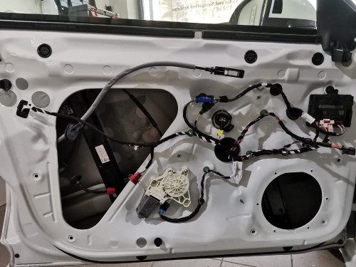 VW Arteon wyciszenie wygłszenie drzwi