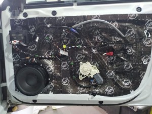 Volkswagen Arteon wygłuszenie drzwi – zdjęcie 3