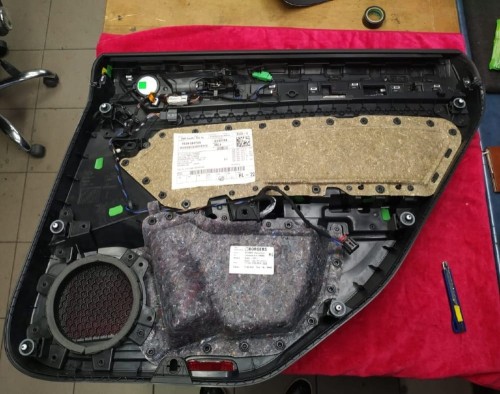 VW Arteon przygotowany boczek pod montaz wyciszenia