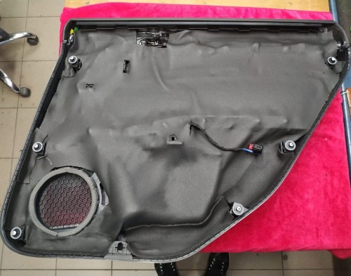 VW Arteon wyciszenie wygłszenie wszytskich plastikowych boczkow drzwi