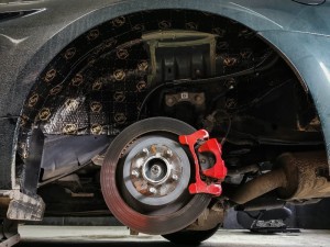 Ford Mustang BULLIT wygłuszenie drzwi, bagażnika i nadkoli – zdjęcie 11