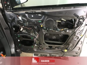 Toyota Sienna III wygłuszenie drzwi – zdjęcie 2