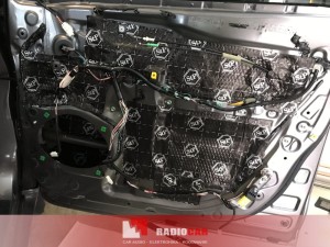 Toyota Sienna III wygłuszenie drzwi – zdjęcie 3