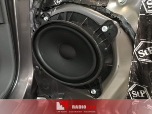 Toyota Sienna III wygłuszenie drzwi – zdjęcie 4