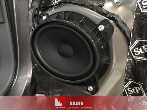 Toyota Sienna wygluszenie wyciszenie pod glosniki