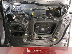 Toyota Sienna III wygłuszenie drzwi – zdjęcie 5