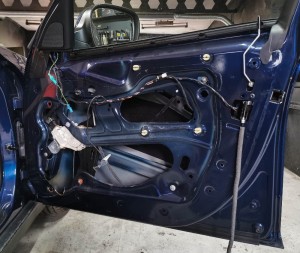 Bmw X1 wygłuszenie drzwi i maski – zdjęcie 3
