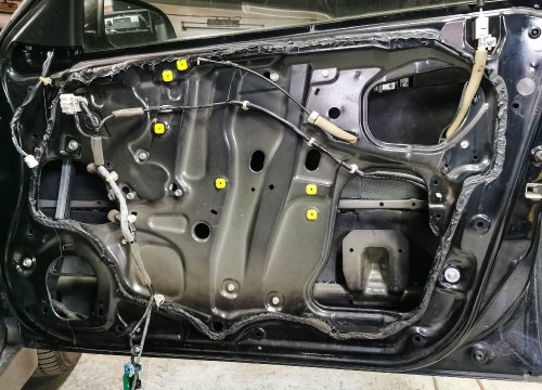 Honda Accord wyciszenie drzwi pianką Bitmat