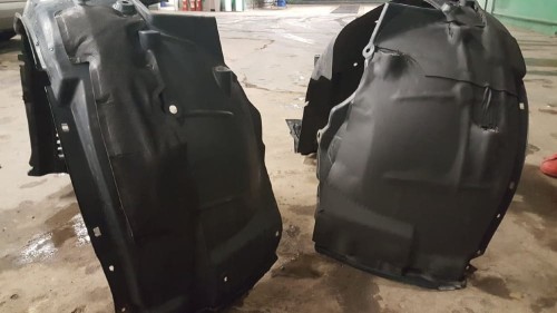 Kompleksowo wyciszona podłoga bagażnika i nadkola w modelu Honda Civic X z wykorzystaniem pianki akustycznej Bitmat k9s