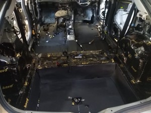 Honda Civic VIII wygłuszenie podłogi, bagażnik i drzwi – zdjęcie 3
