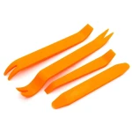 Zestaw 4 pomarańczowych, plastikowych łyżek tapicerskich o różnym profilu do podważania spinek i plastików.