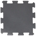 Ciemnoszary, pojedynczy panel maty piankowej typu puzzle z widocznymi ząbkami łączącymi na krawędziach.