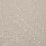 Szczegółowe zbliżenie na chropowatą fakturę jasnobrązowego papieru ochronnego taśmy butylowej.