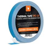 Dwustronna taśma termoprzewodząca TPC-15 o szerokości 15 mm z etykietą oraz rozwiniętym niebieskim paskiem.
