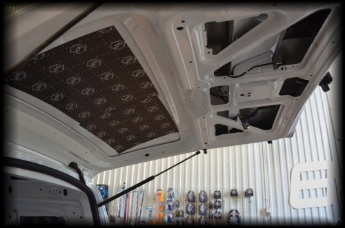 VW Caddy wygluszenie tylnej klapy mata butylowa