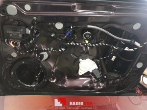 VW Passat B8 wygłuszenie drzwi i podłogi – zdjęcie 2