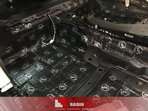 VW Passat B8 wygłuszenie drzwi i podłogi – zdjęcie 5