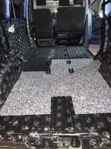 VW T6 wygłuszenie podłogi i bagażnika – zdjęcie 3