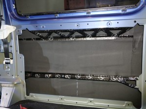VW T6 wygłuszenie podłogi i bagażnika – zdjęcie 6