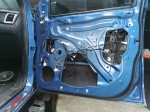 Ford Ranger Raptor podczas wygłuszania drzwi przy użyciu pianki Bitmat K9s
