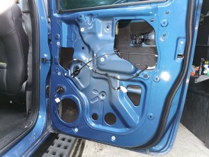 Ford Ranger Raptor wygłuszenie drzwi i podłogi – zdjęcie 6