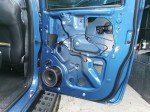 Ford Ranger Raptor z rozebranymi drzwiami gotowymi do montażu izolacji Bitmat