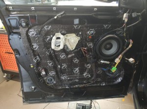 Land Rover Range Rover wygłuszenie drzwi – zdjęcie 7