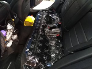 Mercedes C W205 wygłuszenie bagażnika i tylnej kanapy – zdjęcie 2