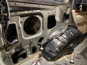 Mitsubishi Pajero wygłuszenie podłogi i bagażnika – zdjęcie 3