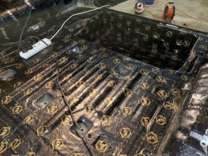 Mitsubishi Pajero wygłuszenie podłogi i bagażnika – zdjęcie 11