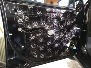 Mitsubishi Outlander wygłuszenie drzwi – zdjęcie 2