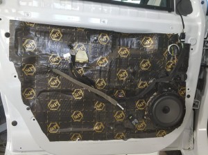 Renault Twingo wygłuszenie drzwi – zdjęcie 6