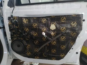 Renault Twingo wygłuszenie drzwi – zdjęcie 7