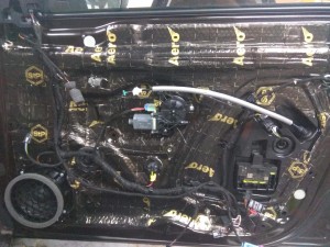 Skoda Superb III wygłuszenie drzwi, bagażnika, nadkoli i maski – zdjęcie 6