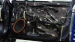 Wnętrze drzwi Subaru Outback wygłuszone pierwszą warstwą maty bitmat