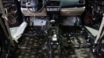 okładne wygłuszenie tunelu środkowego w Subaru Outback przy użyciu profesjonalnych materiałów izolacyjnych