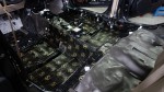 Środkowa część podłogi wraz z tunelem Subaru Outback pokryta warstwą izolacji akustycznej redukującej szumy z podwozia