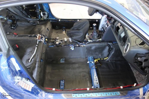 Podłoga Subaru BRZ po kompleksowym wygłuszeniu za pomocą maty antyrezonansowej i pianki wygłuszającej Bitmat K9s