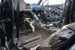 Kompleksowo rozebrane wnętrze Subaru WRX STI przygotowane do pełnego wyciszenia podłogi i drzwi