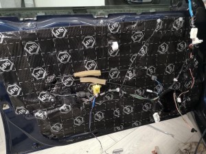 Subaru Legacy wygłuszenie drzwi i bagażnika – zdjęcie 3