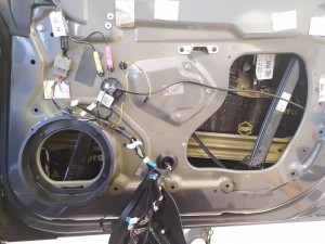 Tesla Model S wygłuszenie drzwi, bagażnika – zdjęcie 2