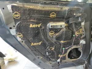 Tesla Model S wygłuszenie drzwi, bagażnika – zdjęcie 5