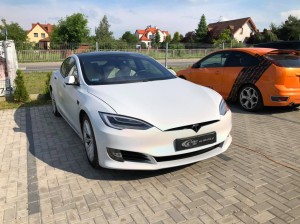 Tesla Model S wygłuszenie drzwi, bagażnika – zdjęcie 1