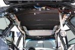 Tylna część podłogi i miejsce pod kanapą w Subaru Outback 2013 przed nałożeniem materiałów izolacyjnych