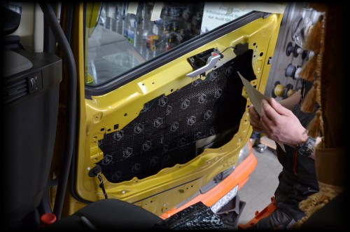 VOLVO FH500 dokładnie wyciszenie drzwi