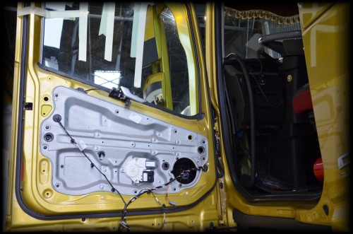 VOLVO FH500 wygluszenie wyciszenie wygluszenie przednich drzwi AB2s