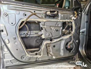 Nissan Qashqai II wygłuszenie drzwi, nadkoli i bagażnika – zdjęcie 3